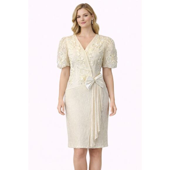 Vintage 1980s Leslie Fay Ivory Lace Bow Formal Dress size medium